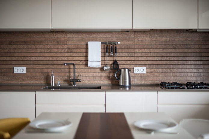 hout in de decoratie van het keukenschort