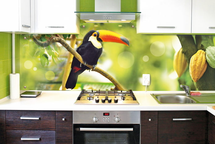 kunststof in de afwerking van het keukenschort