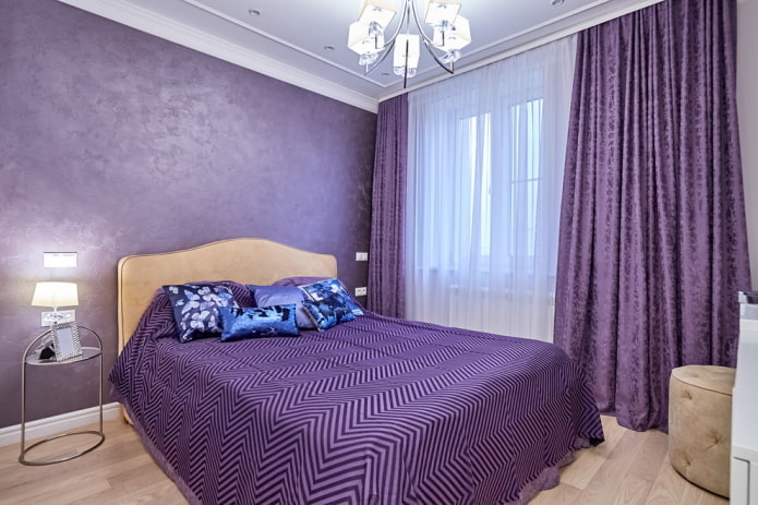 tinten lila in het interieur van de slaapkamer