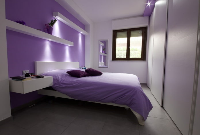 wit en lila slaapkamerinterieur