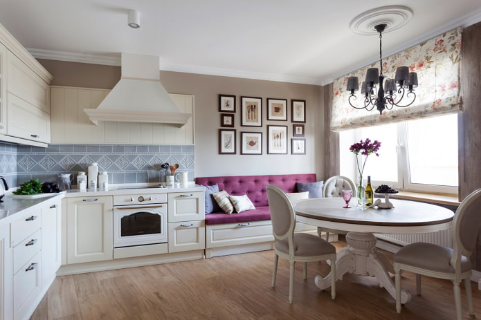 lila bank in de keuken
