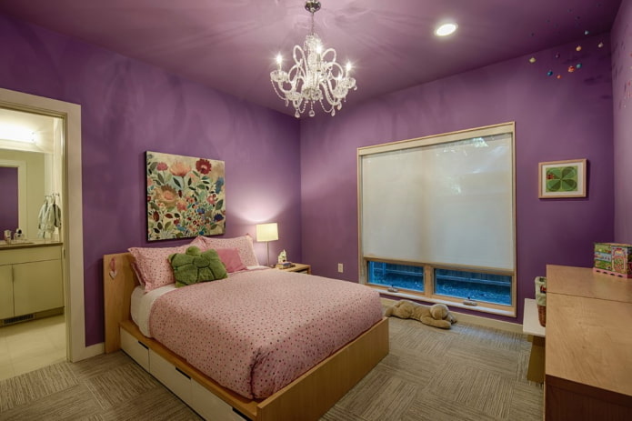 geschilderd paars plafond in het interieur