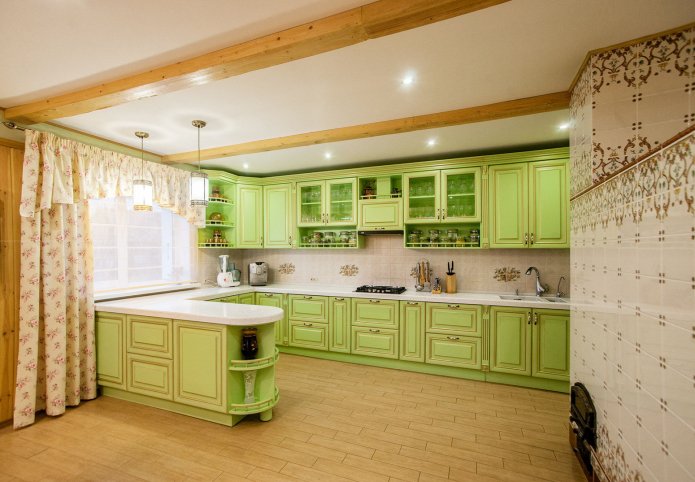 balken in het plafond van de keuken