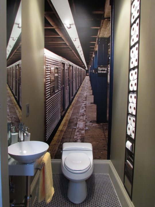 afbeelding met perspectief op de muur in de badkamer