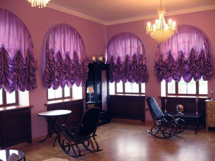 paarse Franse gordijnen in het interieur