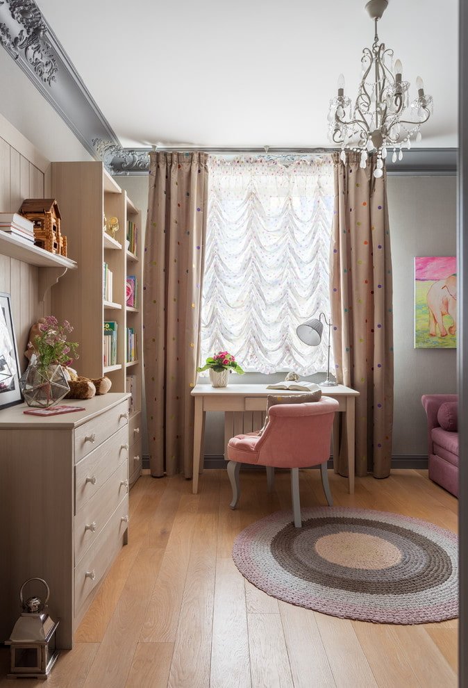 Franse gordijnen gecombineerd met gordijnen in het interieur
