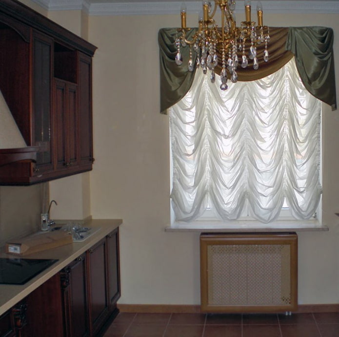 witte Franse gordijnen in het interieur