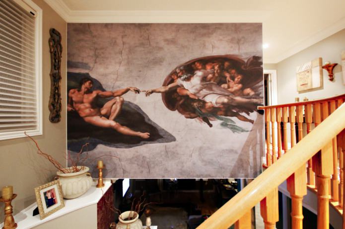 fresco met een reproductie van Michelangelo's schilderij 
