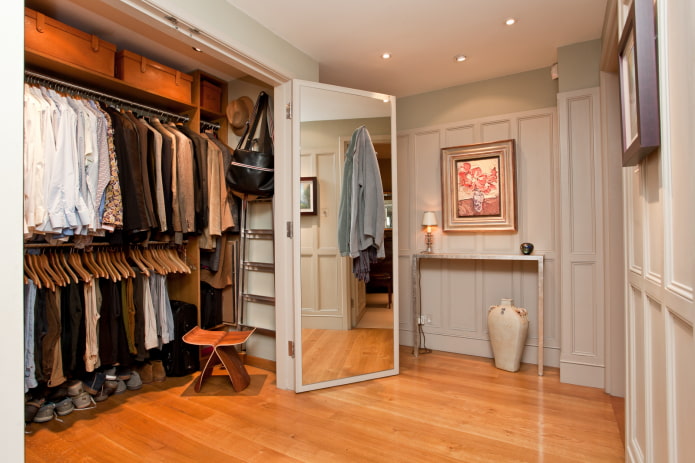 Kledingkast in het interieur