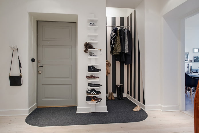 kleedkamer in een nis in de hal