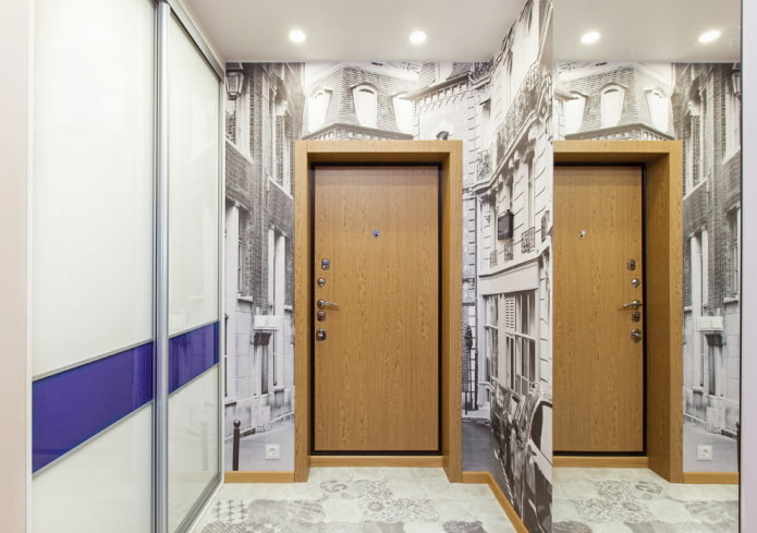 kledingkast in het interieur van een kleine gang