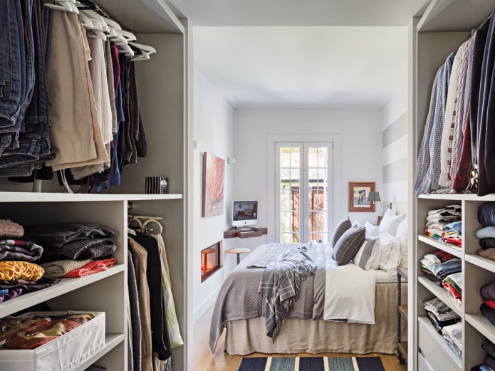 doorloopkleedkamer in het interieur van de slaapkamer