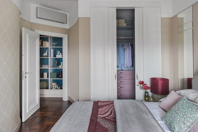 inbouwkast in het interieur van de slaapkamer