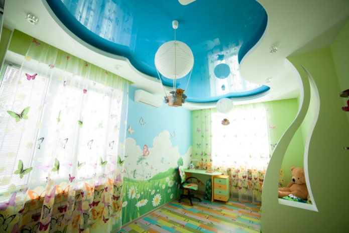 gipsplaatconstructie met een gespannen doek in een kinderkamer