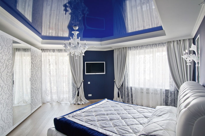 gipsplaatconstructie met stretchstof in de slaapkamer