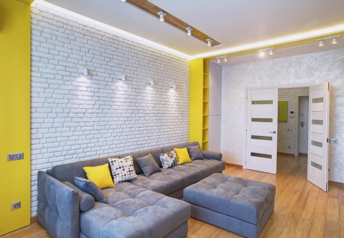 gipstegels in het interieur van de woonkamer