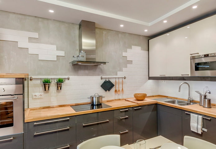 gipstegels in het interieur van de keuken
