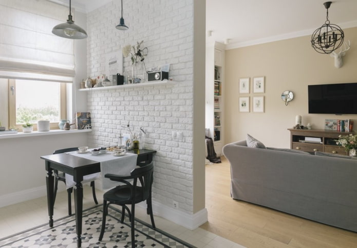 witte gipstegels in het interieur