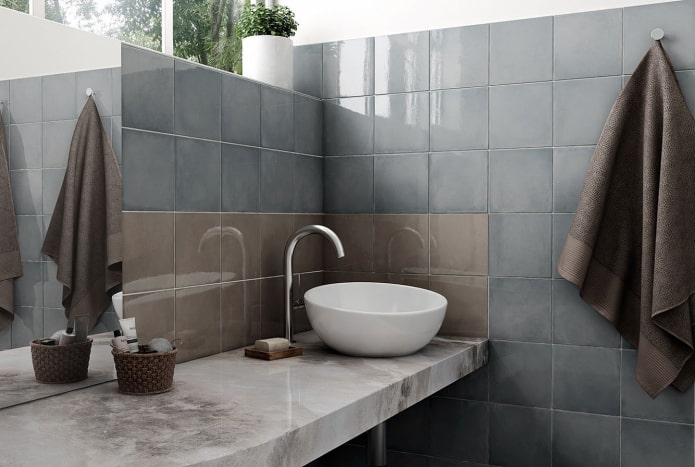 vierkante tegels in de badkamer