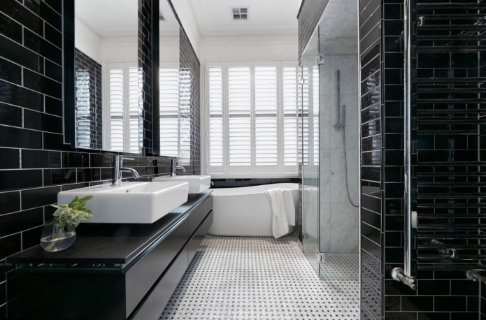 zwarte glanzende tegel in de badkamer