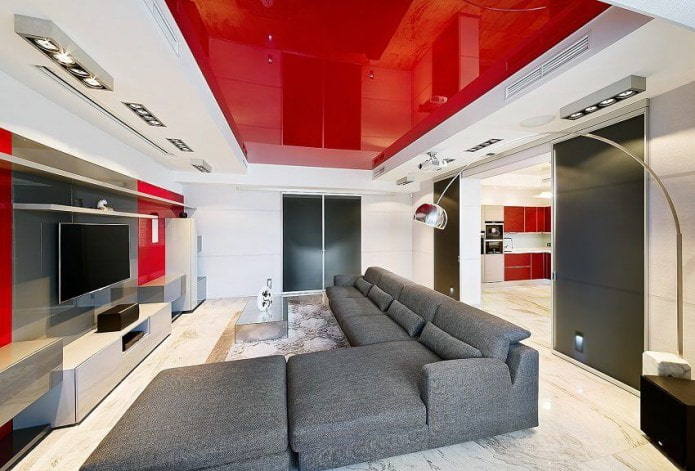 Wit en rood plafond