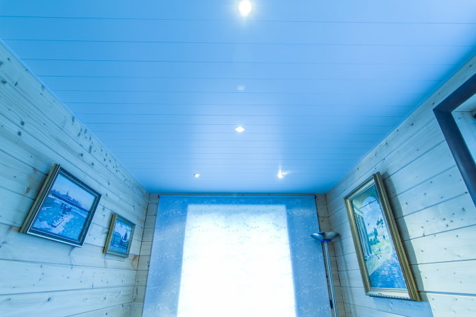 blauwe lamellenplafondconstructie