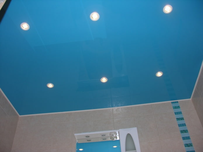 glanzend spanplafond in de kleur blauw
