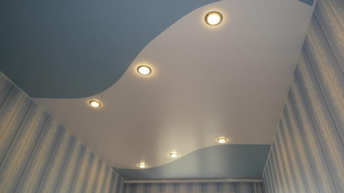 wit en blauw spanplafond