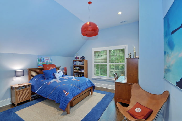 blauw geschilderd plafond