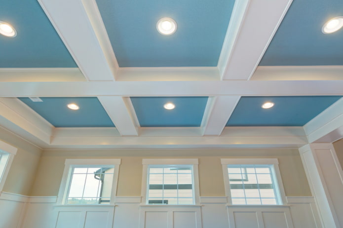 blauw plafond met balken