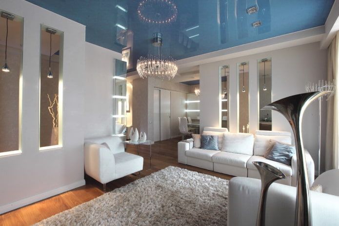 blauw plafond gecombineerd met witte muren