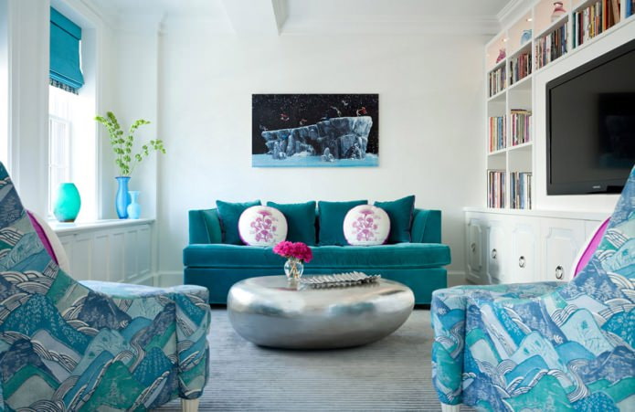 Wit en blauw woonkamerinterieur