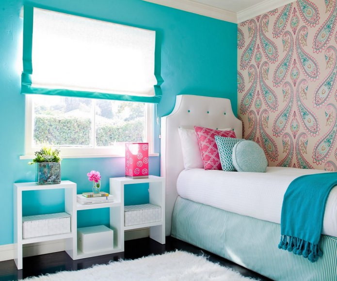 Roze en blauw interieur van een kinderkamer