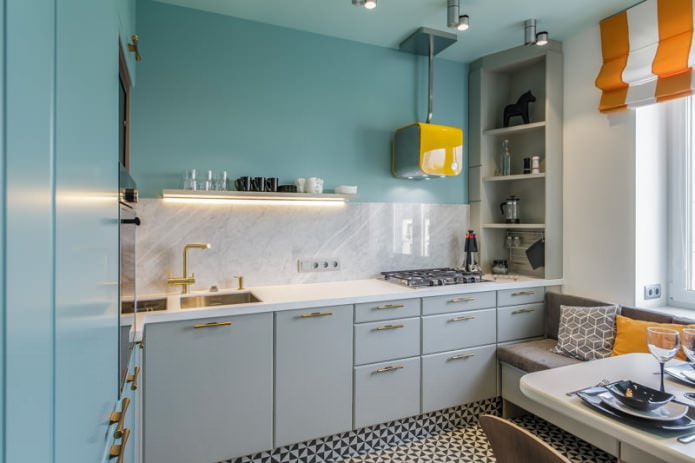 Grijsblauwe kleur in het keukeninterieur