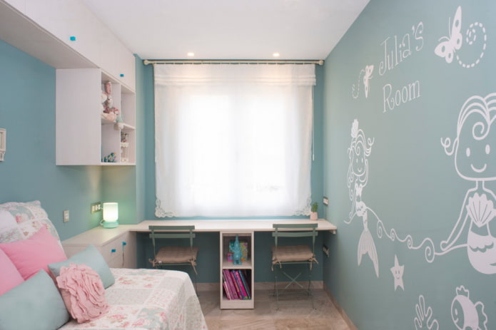 tinten blauw in het interieur van de kinderkamer