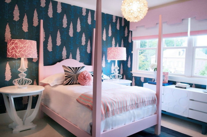 blauw en roze interieur van een kinderkamer