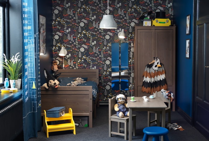 bruin en blauw interieur van een kinderkamer