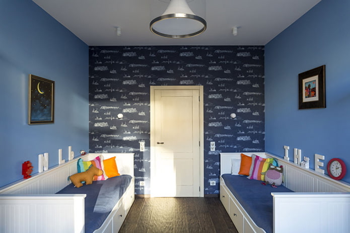 decoratie in het interieur van een kinderkamer in blauwe tinten