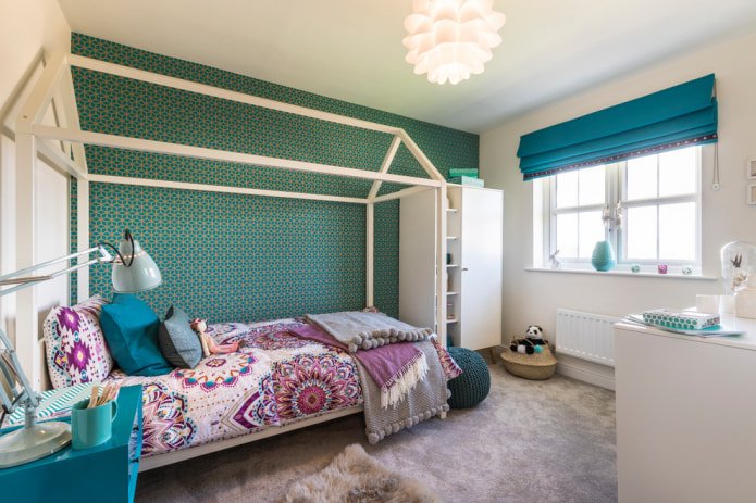 kinderkamer met vouwgordijn