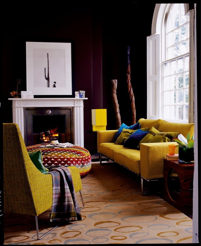 combinatie van mosterdgeel en bordeauxrood