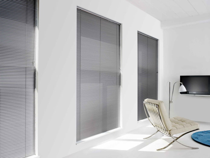 horizontale grijze lamellen in het interieur
