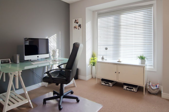 witte horizontale lamellen in het interieur