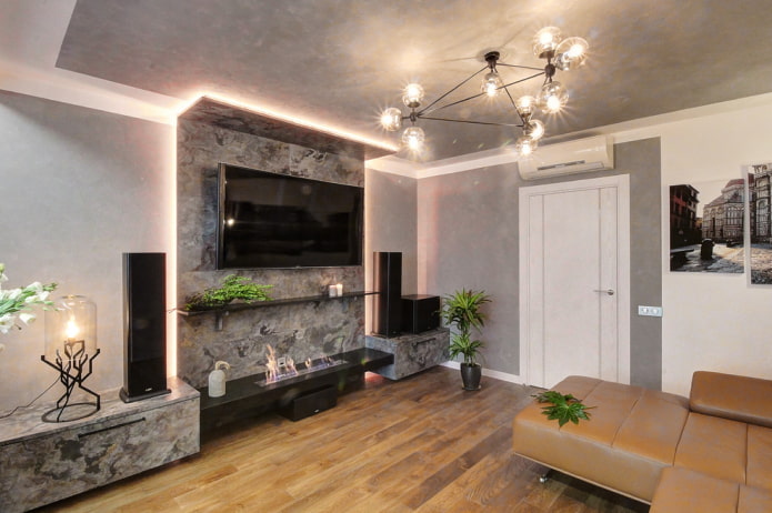 open haard en tv in het interieur van de woonkamer in een appartement