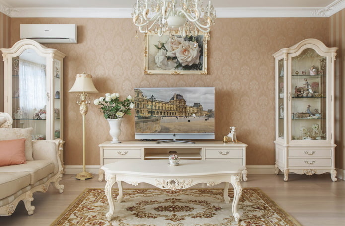 meubels in de hal in beige tinten