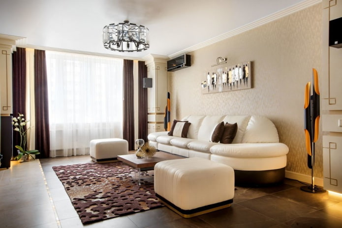 woonkamerinterieur in bruine en beige tinten