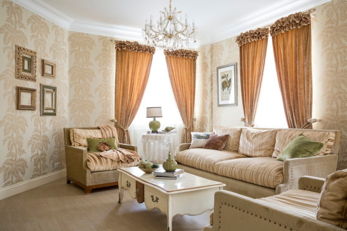 muurdecoratie in het interieur van de hal in beige tinten