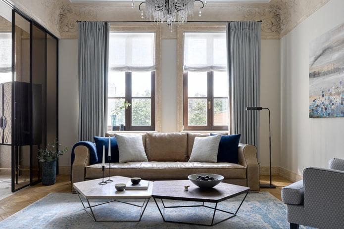 woonkamerinterieur in beige en blauwtinten