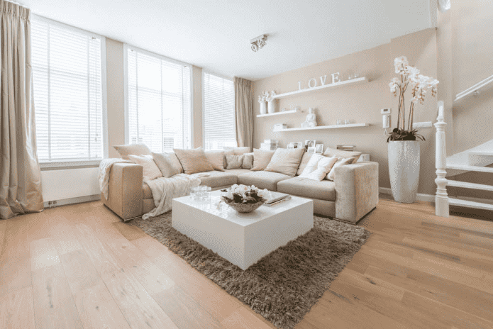textiel in het interieur van de hal in beige tinten