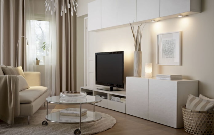 meubels in de hal in beige tinten