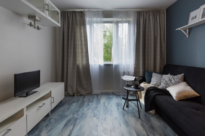 grijze woonkamer in het interieur van een Chroesjtsjovisch appartement
